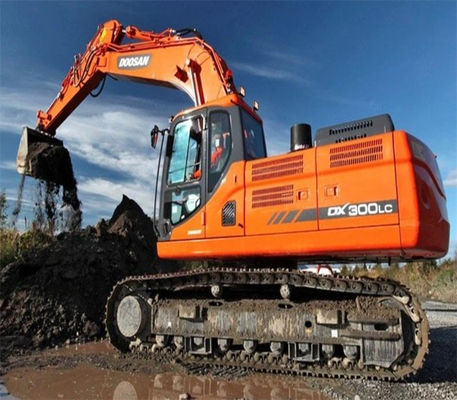 Excavadora do Doosan DX300LC de segunda mão